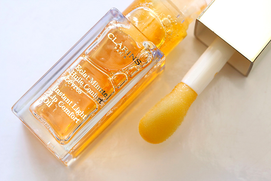 clarins instant light lip comfort oil 890